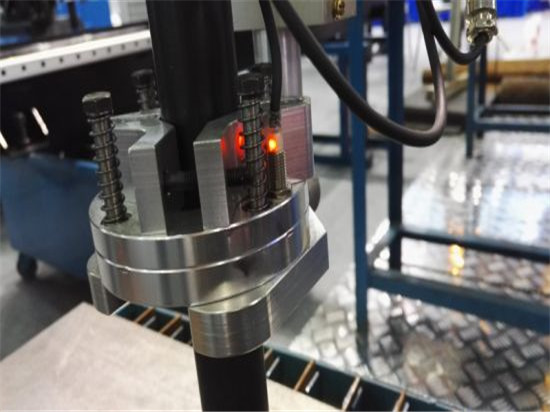 Mesin pemotong plasma CNC kecil dengan pengawal tekanan ARC, pemotong plasma