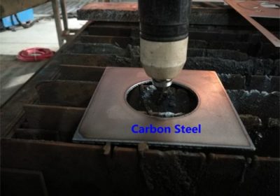 Mesin pemotong plasma CNC yang digunakan untuk memotong plat logam