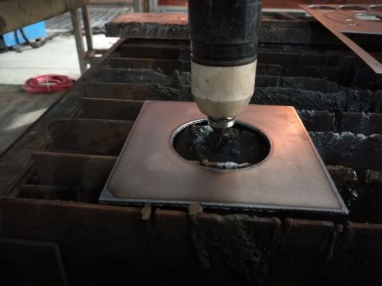 Mesin Pemotongan Plastik CNC Mudah Alih dan Mesin Pemotong Gas Automatik dengan Trek Steel